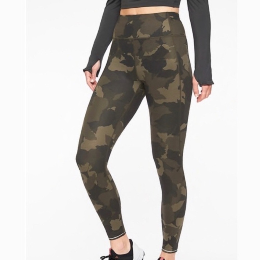 Athleta Hi Rise Ultimate Camo 7/8 Tight Camouflage